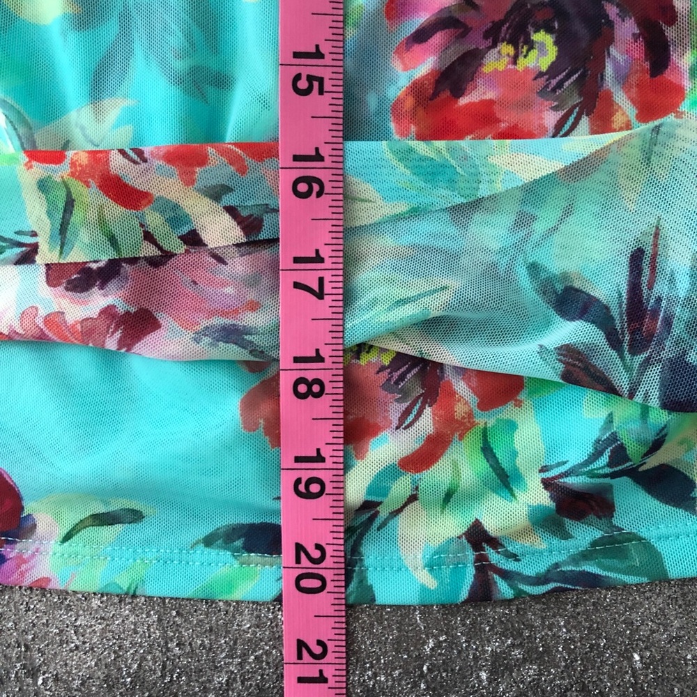 Guess by Marciano Floral Halter Off-Shoulder Crop Top NWT Medium - Picture 6 of 11